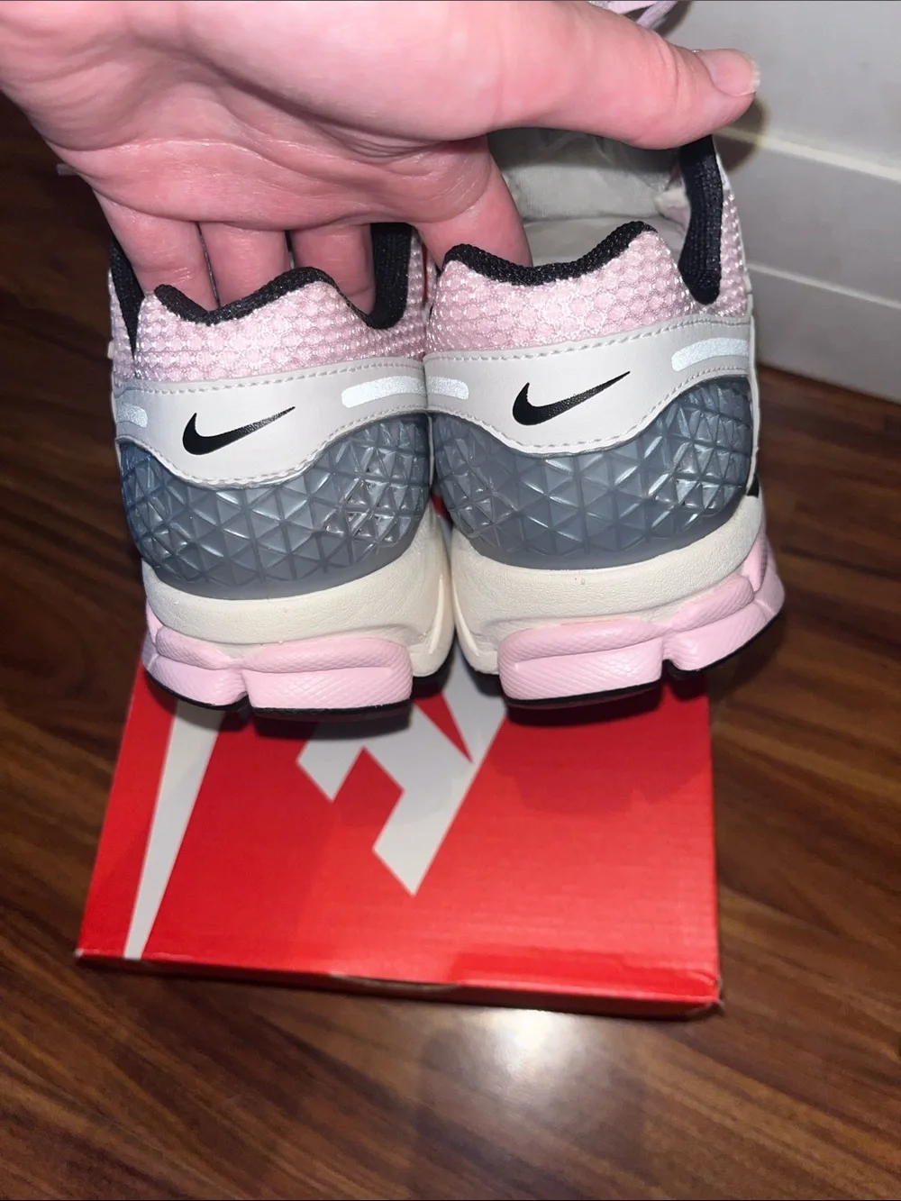 Nike Women’s Pink and Black Vomero  5. Size 7.5. Excellent Condition